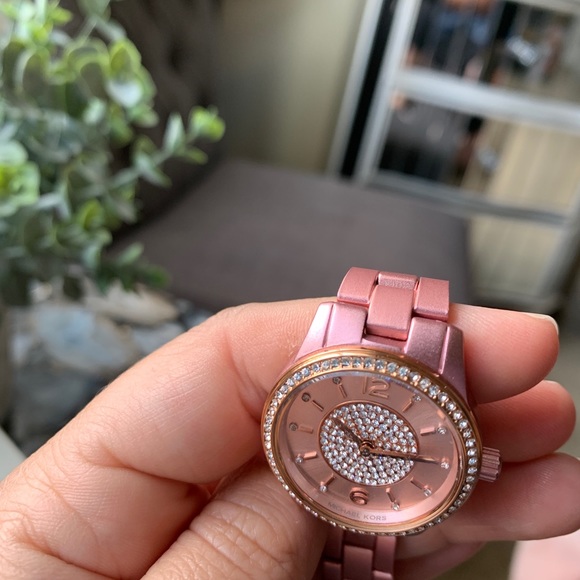 Nwt Michael Kors rose gold runway watch - Picture 7 of 7